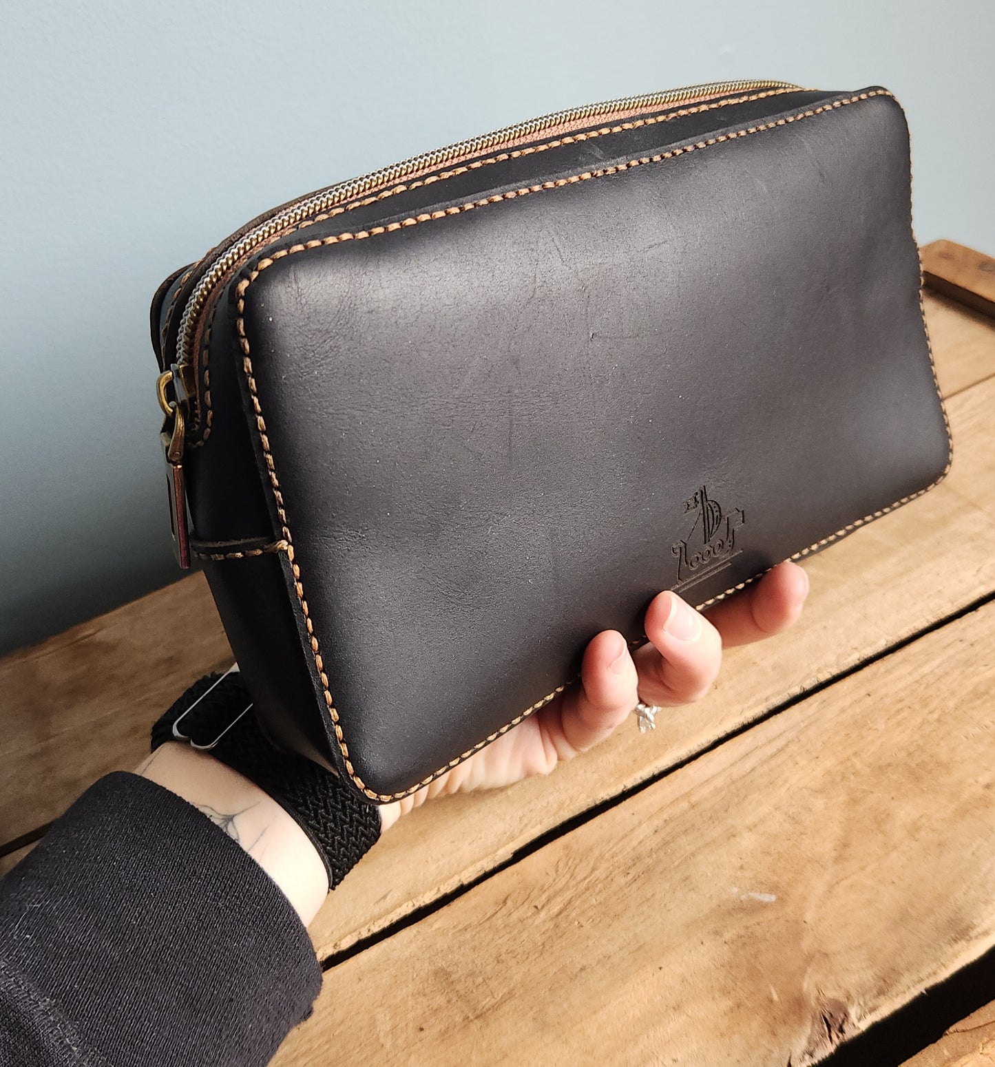XL clutch black