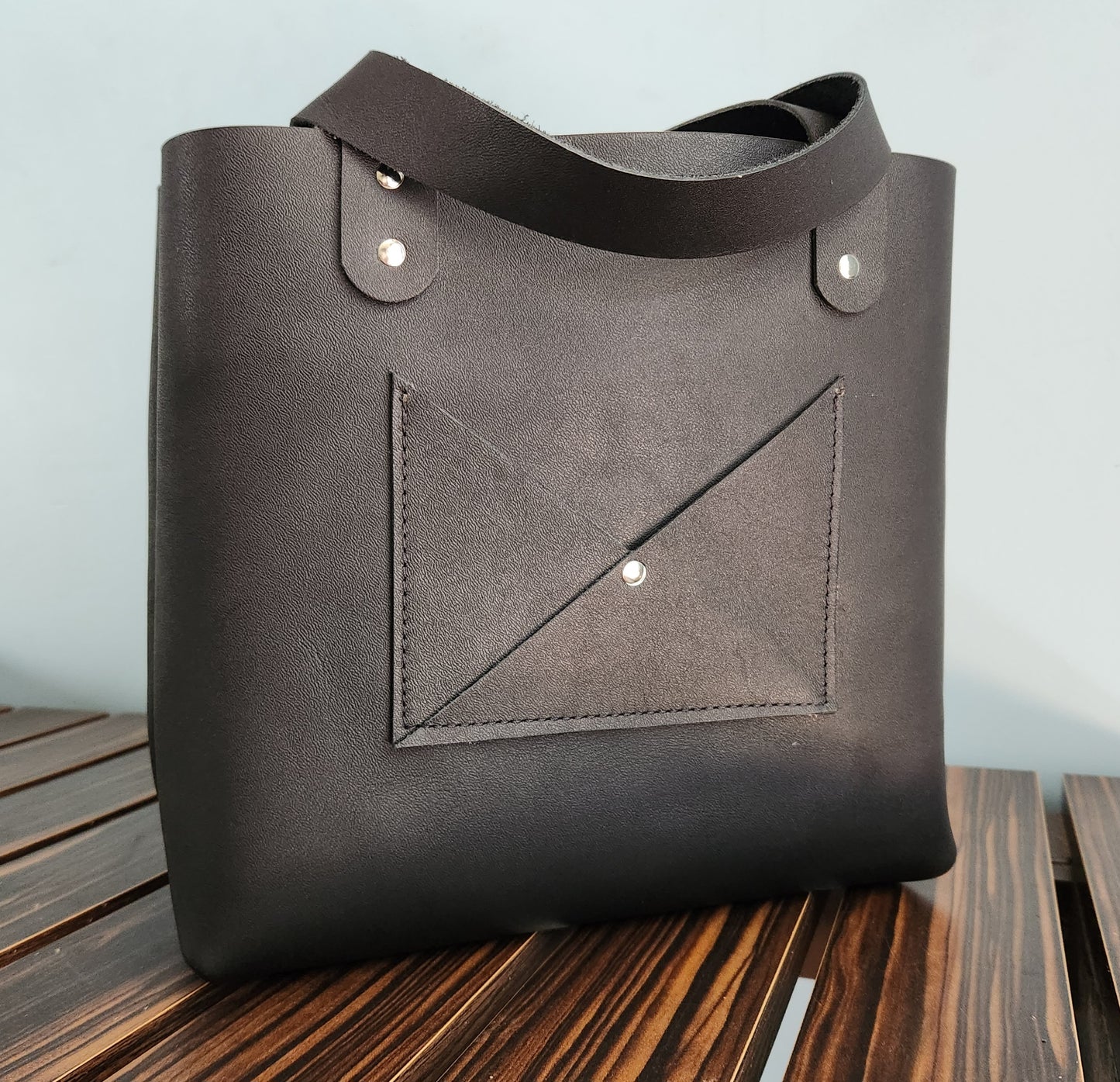 Black cross pocket tote