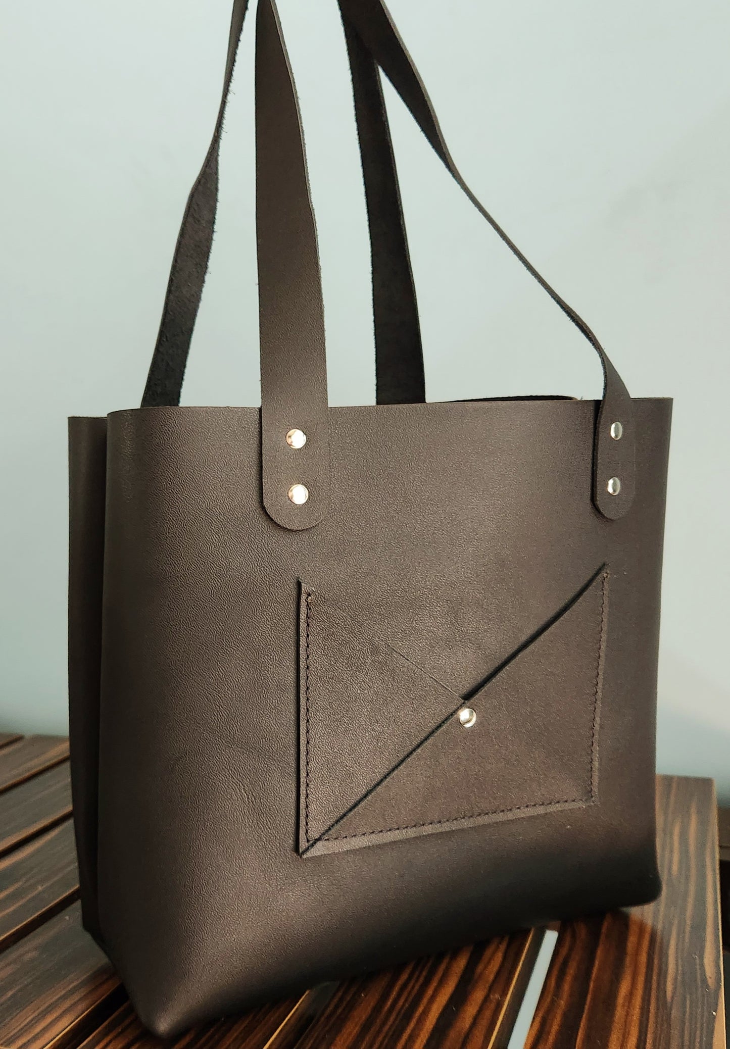 Black cross pocket tote