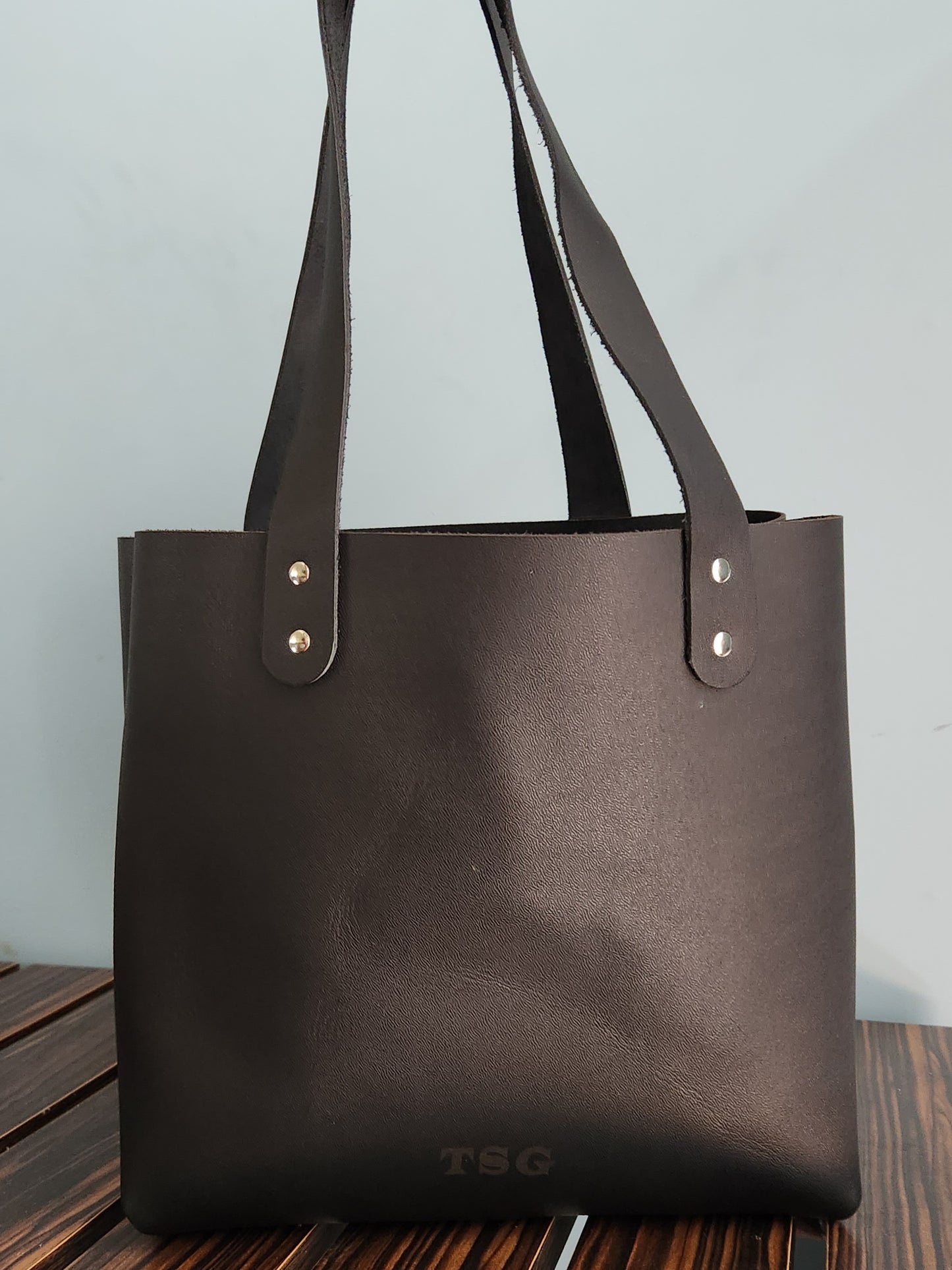 Black cross pocket tote