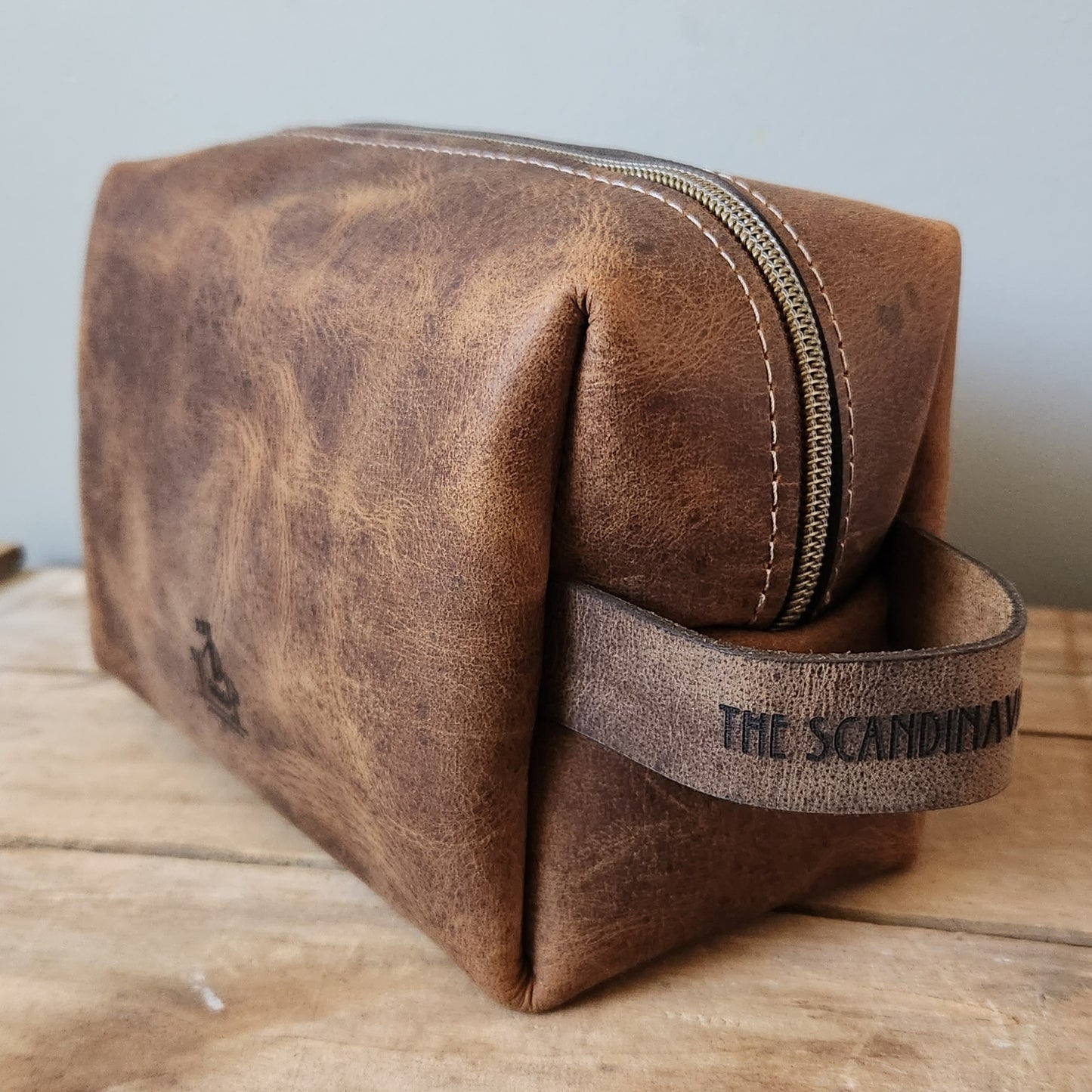 Large western brown Dopp kit