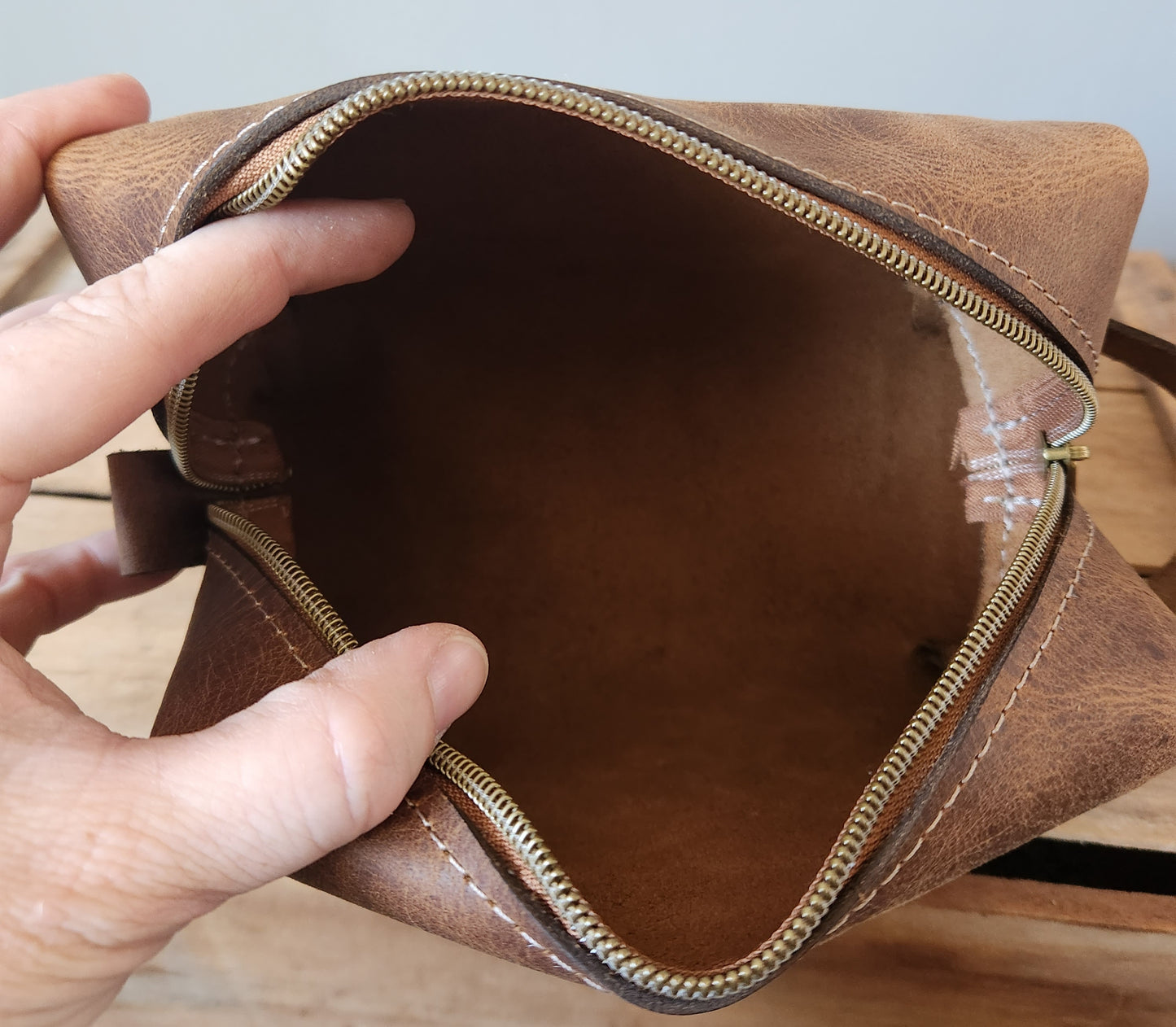 Large western brown Dopp kit