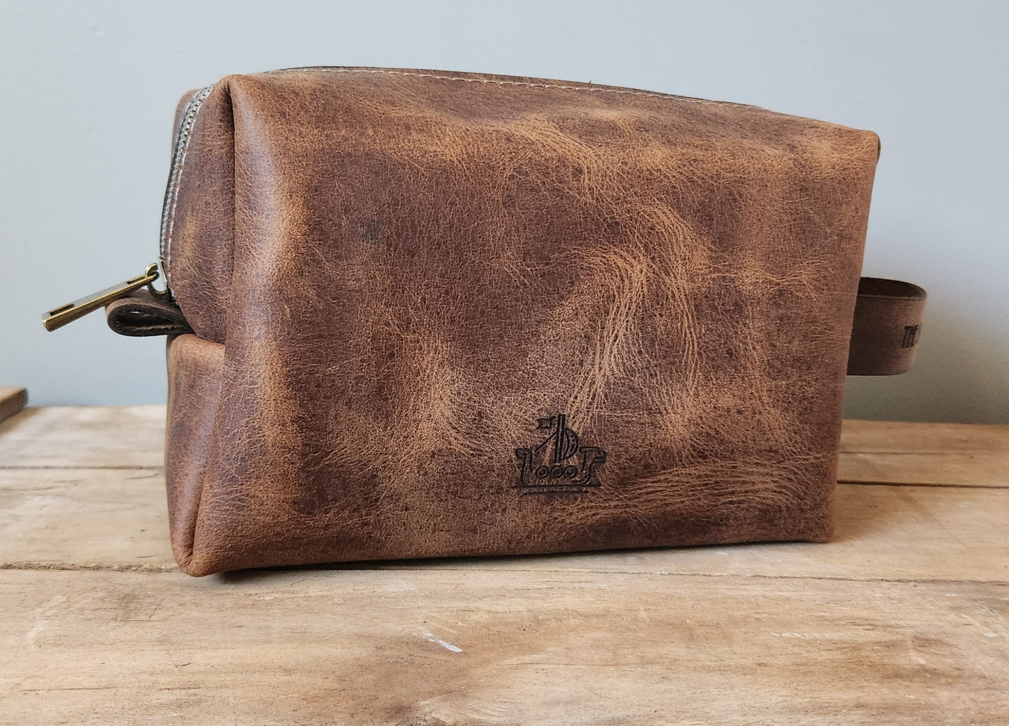 Large western brown Dopp kit