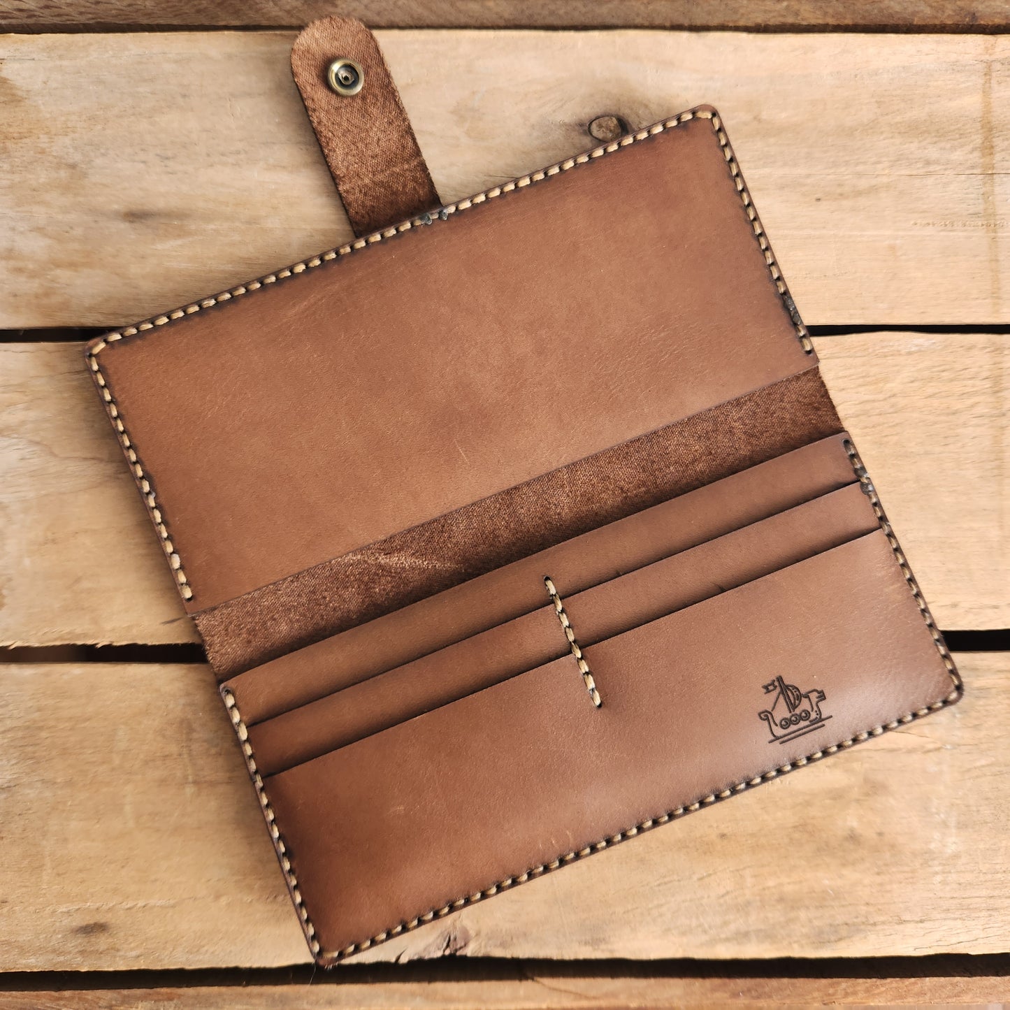 Antique brown long wallet