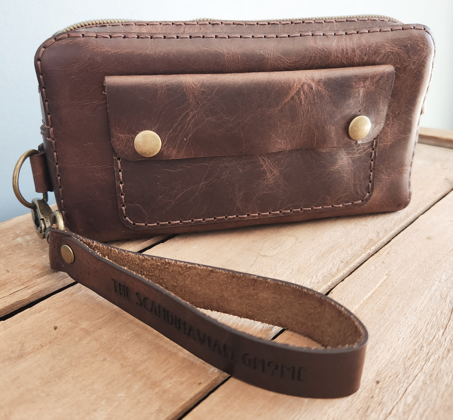 Derby brown clutch