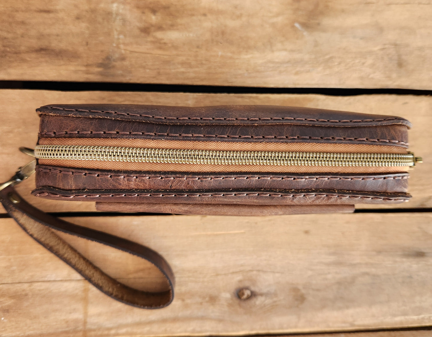 Derby brown clutch