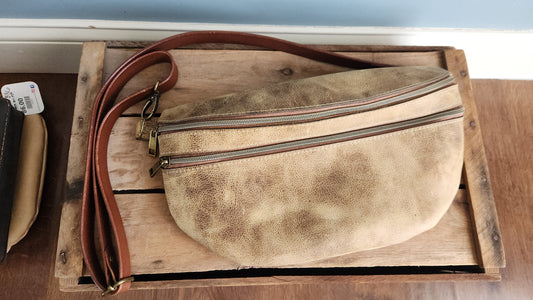 XL sling bag light tan